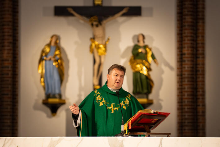 Mszę odprawił kapelan WHD, ks. Wojciech Pieniak.